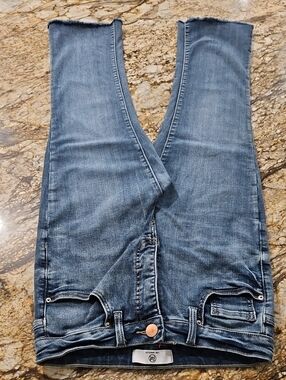 RFM Women's Women's Cropped Ankle Jeans. Size 7/28 Inseam 24" Rise Flat 9"